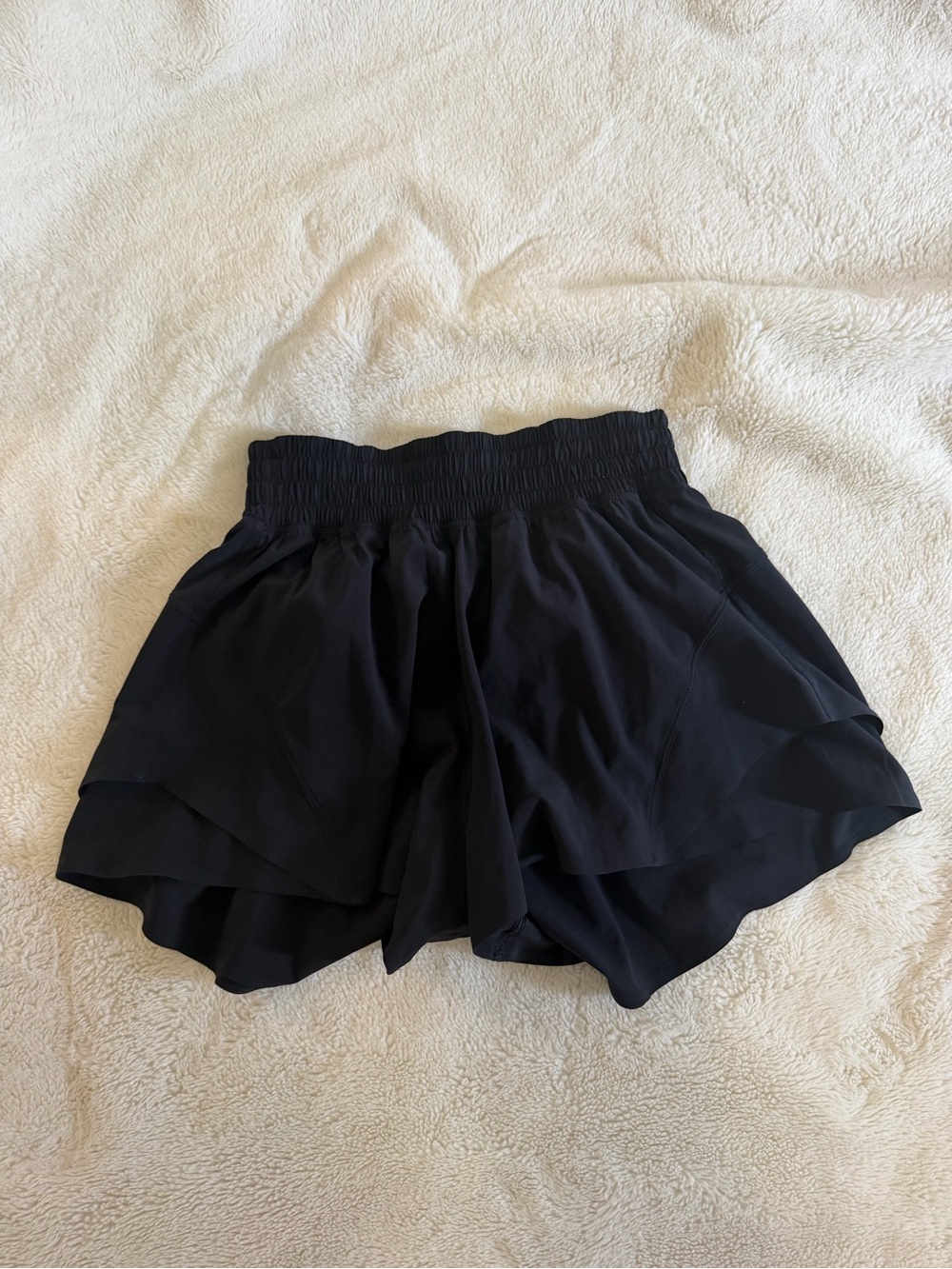 LULULEMON SHAKE IT OUT SHORTS 2.5”